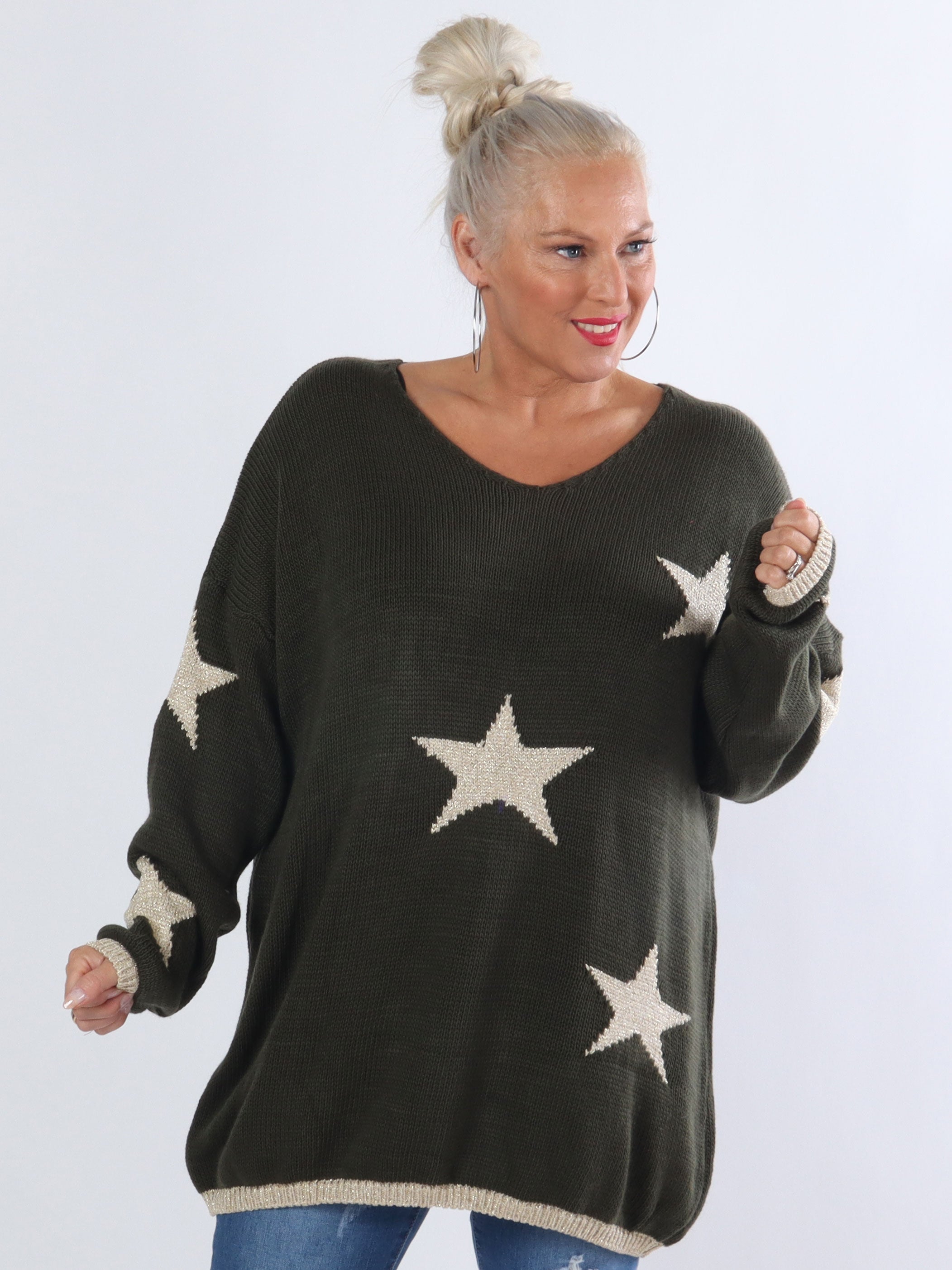 Dina - Plus size stickad med guldstjärnor